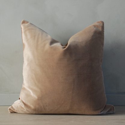 Putetrekk Velvet Matt Taupe 50x50 cm Mille Moi